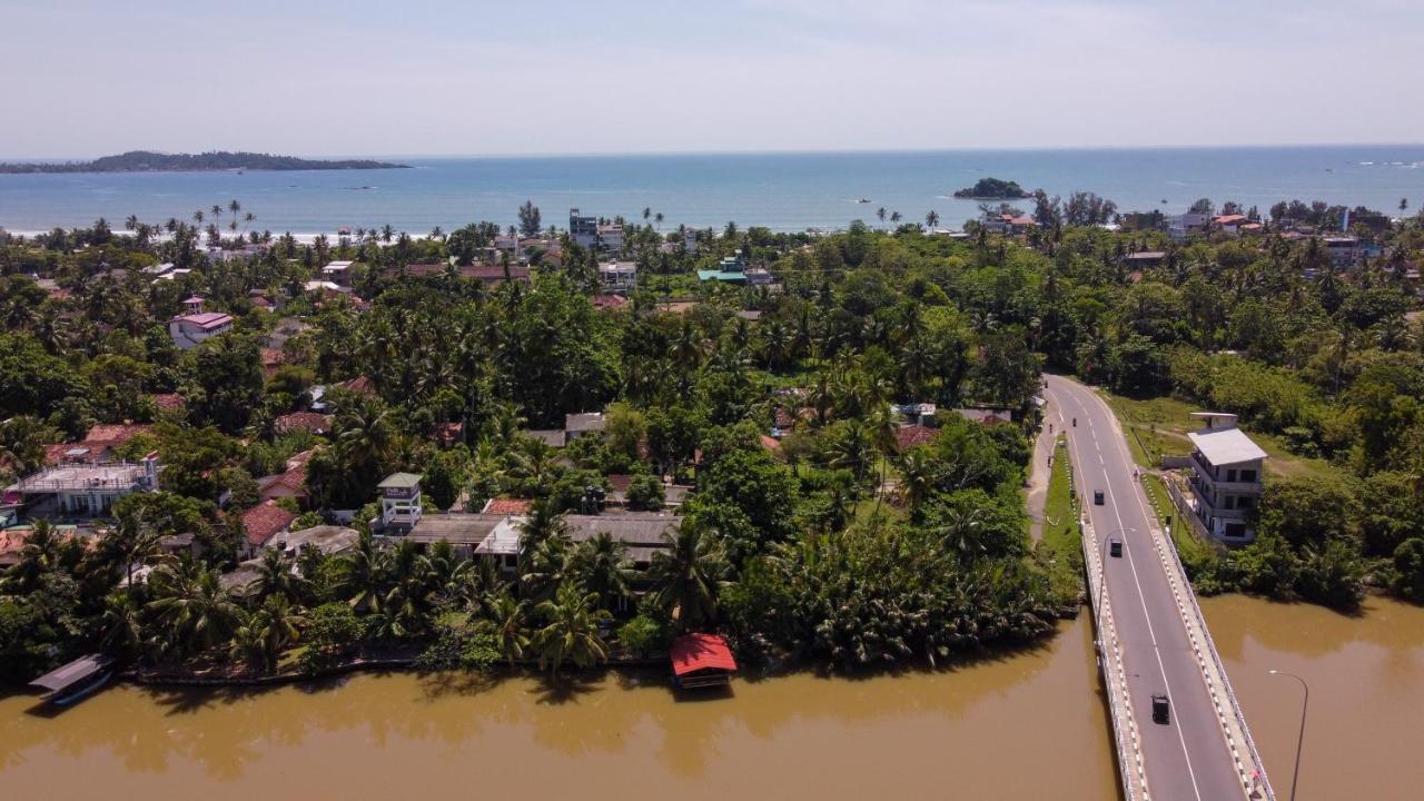 Luvi Lucas River Side Уелигама Екстериор снимка