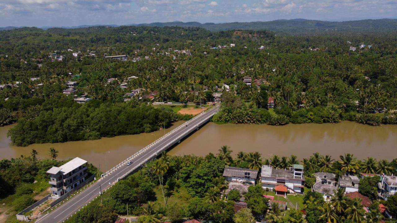 Luvi Lucas River Side Уелигама Екстериор снимка