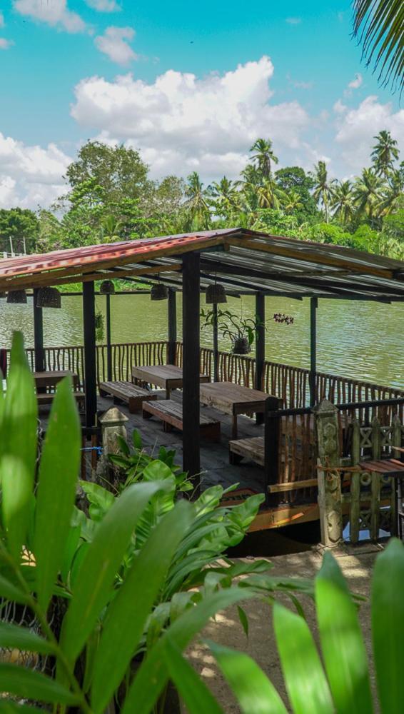 Luvi Lucas River Side Уелигама Екстериор снимка