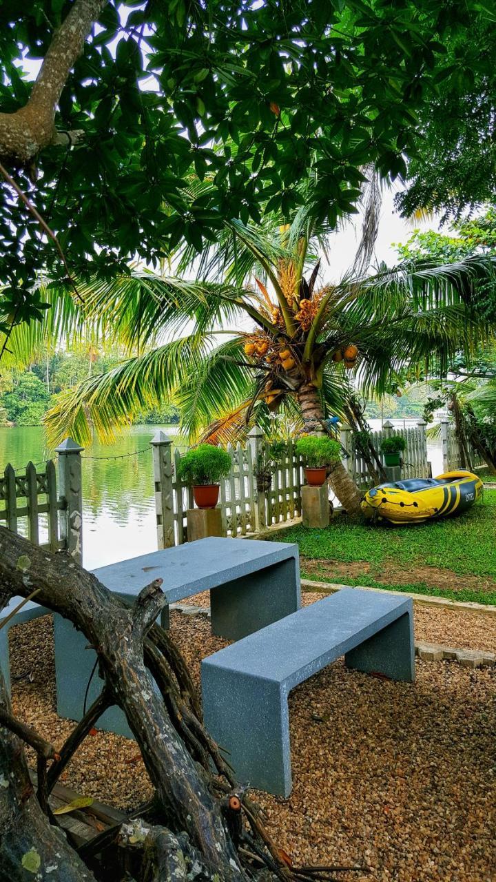 Luvi Lucas River Side Уелигама Екстериор снимка